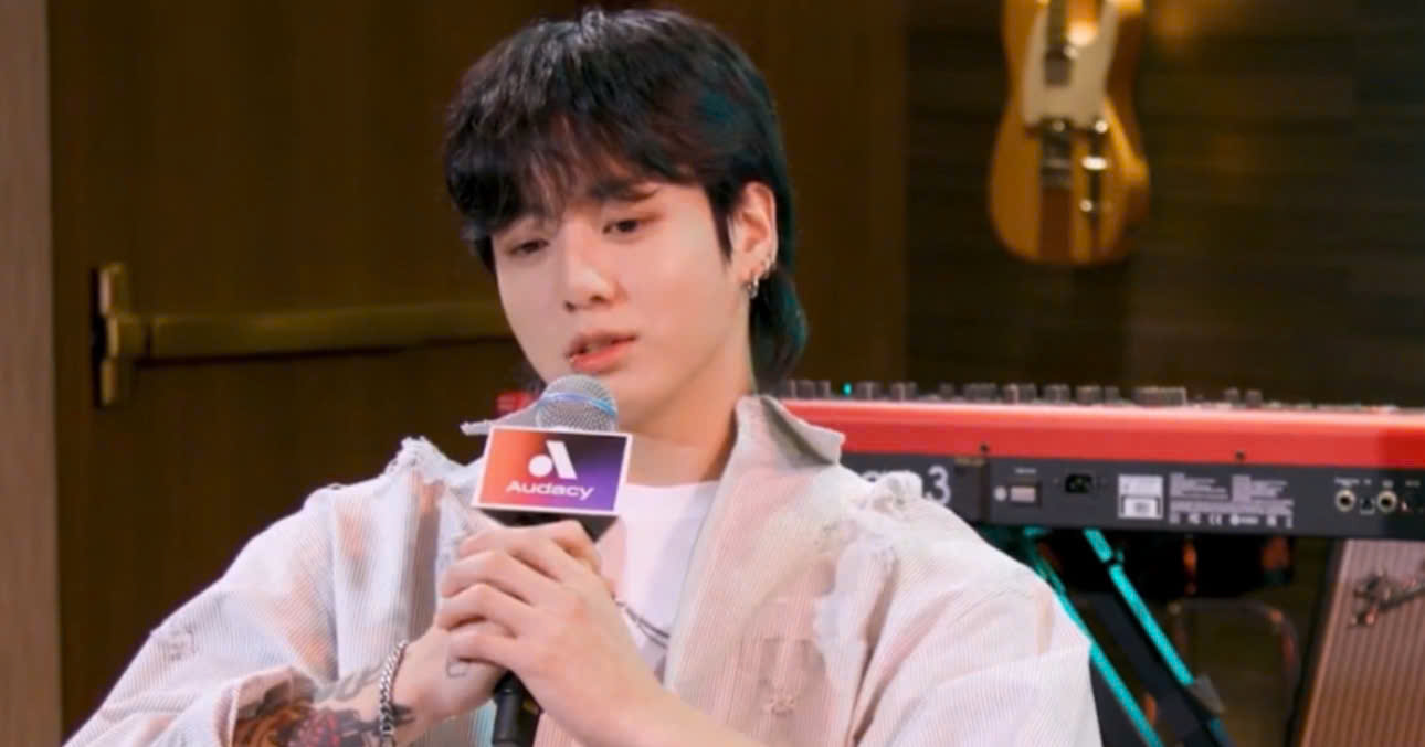 ARMYs Express Outrage As Fans Mob Jungkook For Autographs & Photos At A Restaurant, Sparking Safety Concerns